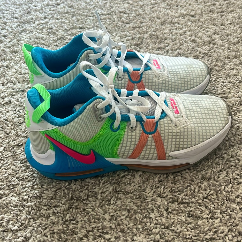 2022 LeBron Witness 7 'Grey Fog Multi-Color